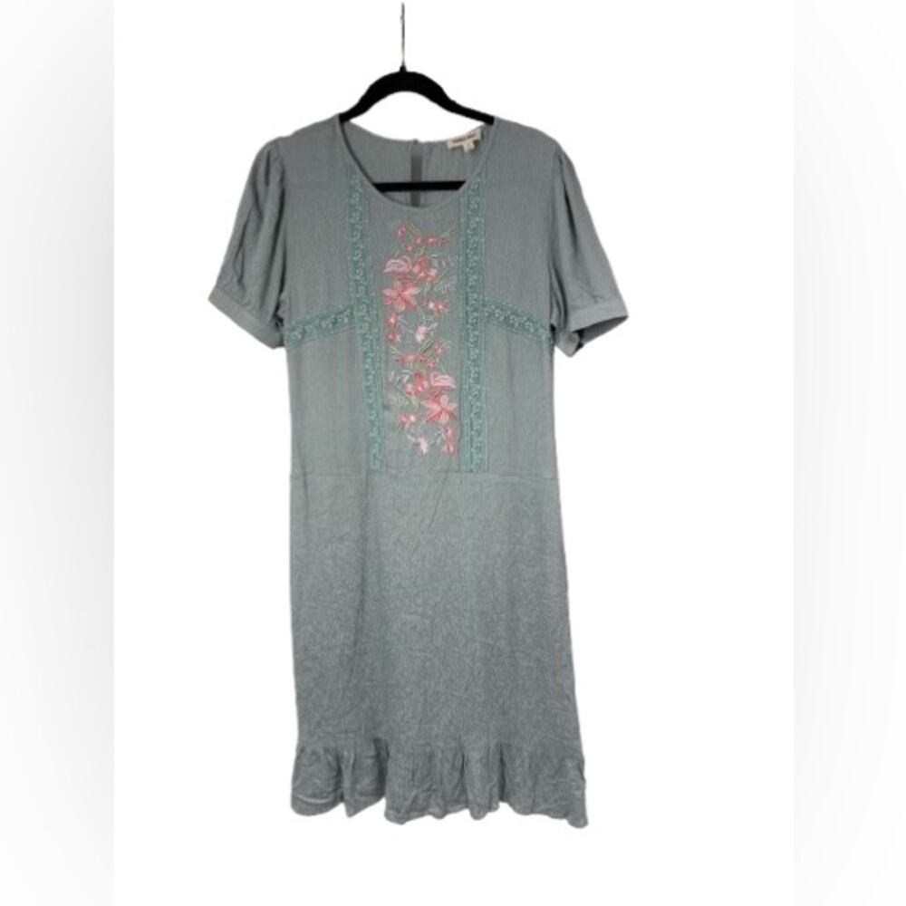 Hidden Alley Greenish Gray Pink Floral Embroidered Short Sleeve Dress